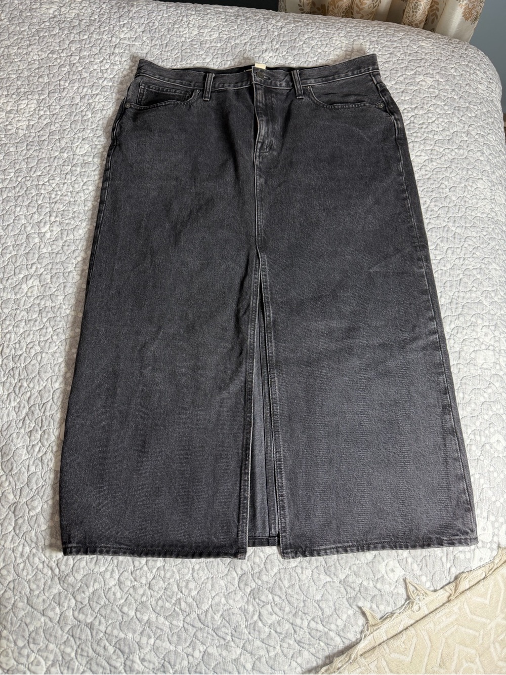 Madewell High-Rise Black Midi Denim Skirt with Front Slit. Size 31.